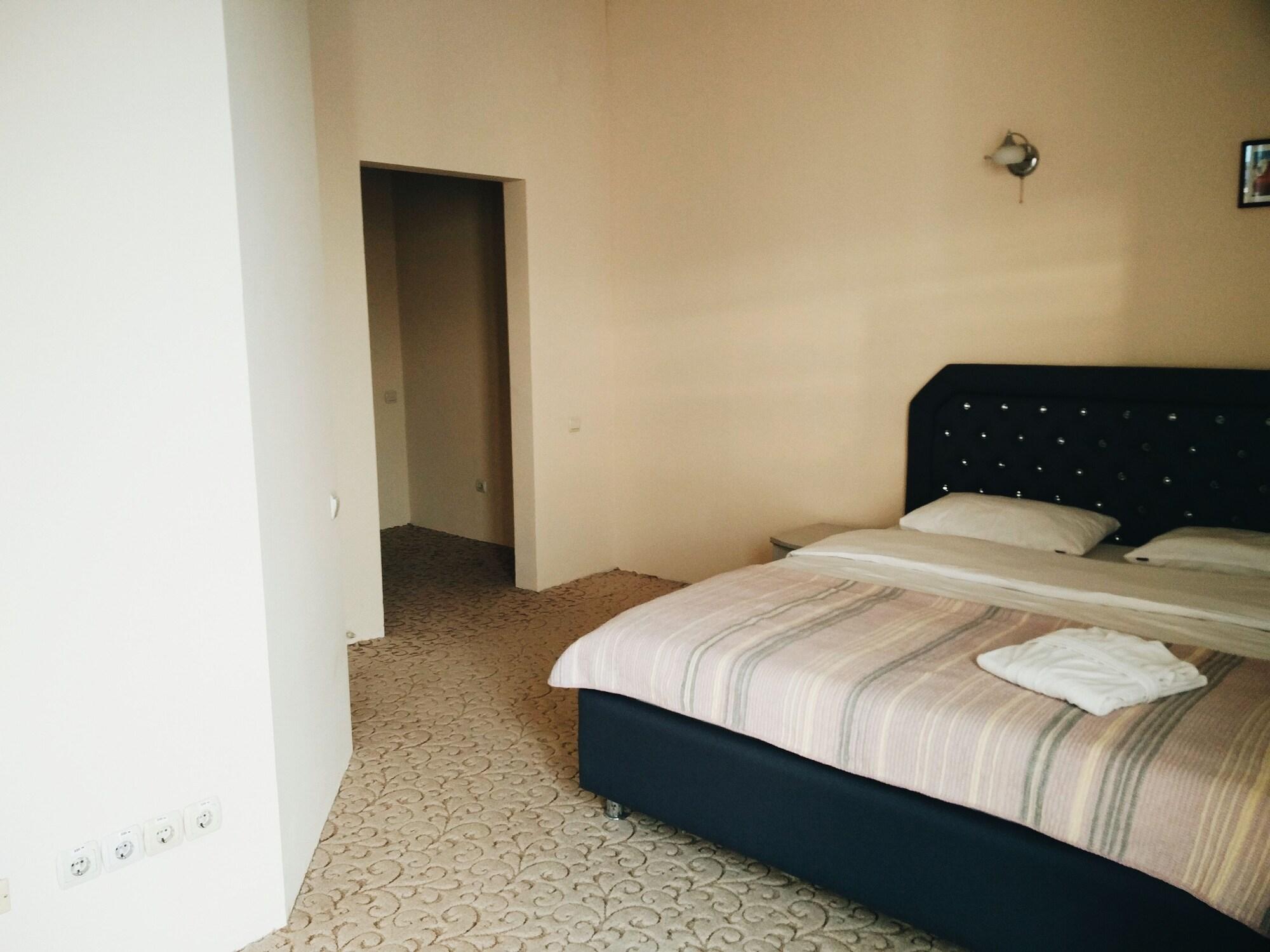 Mesogios Hotel Кишинёв Экстерьер фото